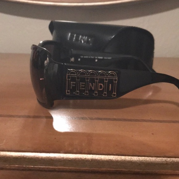 Fendi Large Sunglasses - Picture 2 of 5